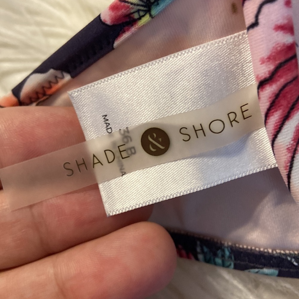 Shade & Shore two pieces swimsuit top is 36B and it’s push up and bottoms is L - Picture 5 of 12